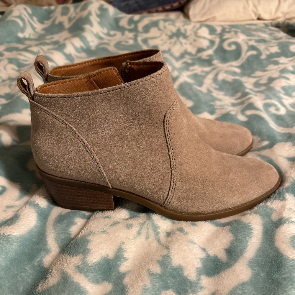 Lucky Brand Faydren Suede Ankle Booties - Taupe - Size 7.5 M